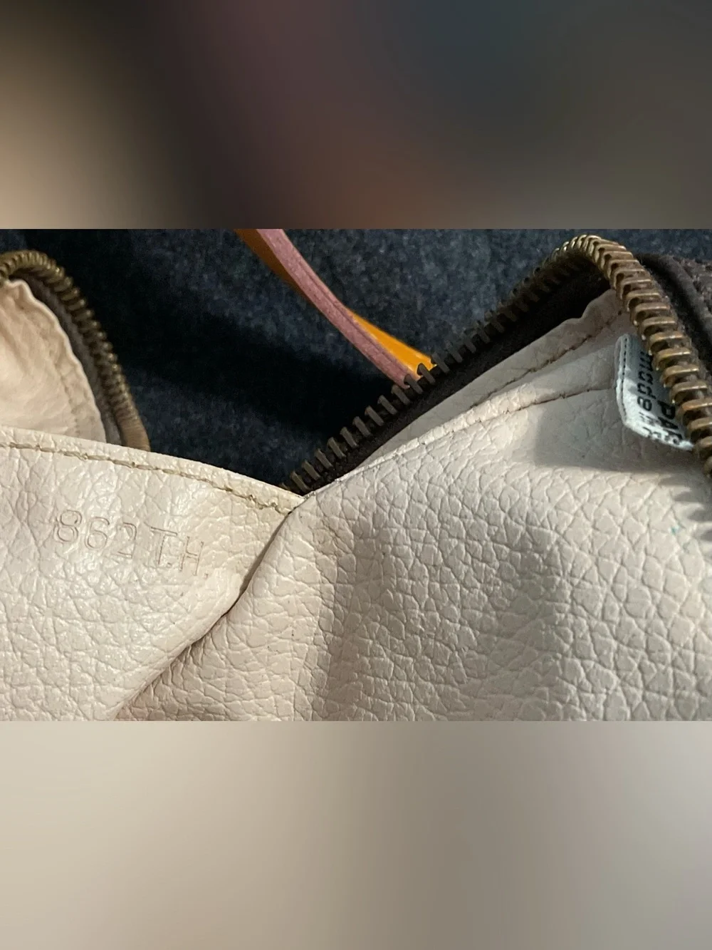 ✅LV TROUSSE 28 CLUTCH 862TH
AUTHENTIC LOUIS VUITTON - Picture 10 of 13